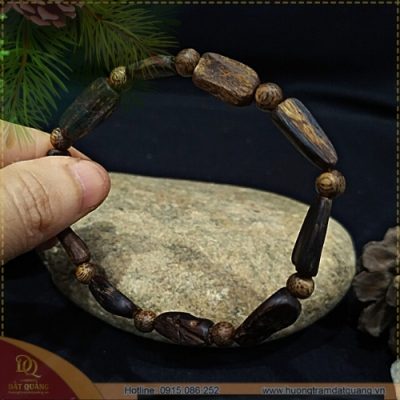 Vòng tay trầm hương việt nam chìm nước